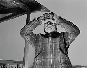 Bantam: Man - Binoculars - Searching - Wwii