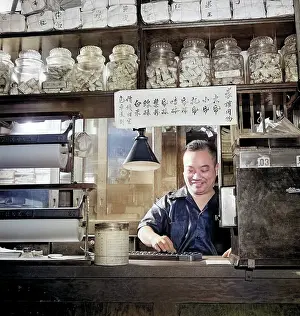 Abacus: man - Chinese - occupations - retail