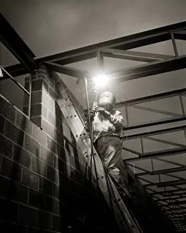 Discrete: Man Construction Worker Wearing Protective Mask