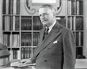 Salesperson: Man earnest salesman in double breasted suit