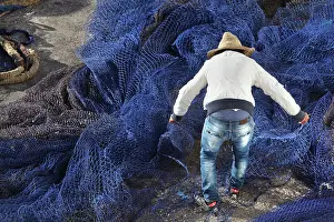 Maroc: Man with fishing nets, M'diq, Morocco