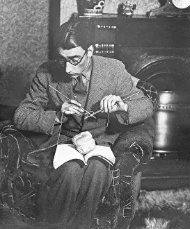 Purl: MAN KNITTING