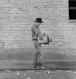 Picker: Man - Migrant - Poor - Poverty