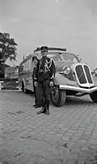 Kepi: Man in military uniform standing by a coach