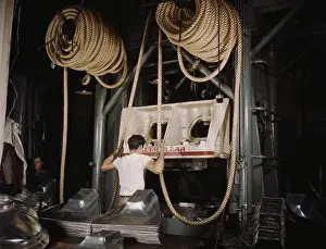 B 25: Man - Occupations - Factory - Wwii