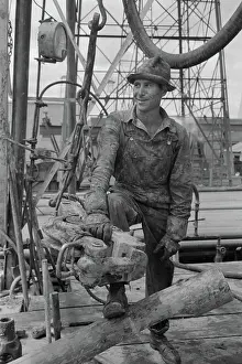 Kilgore: Man - Occupations - Oil - Worker