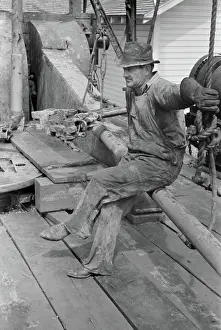 Kilgore: Man - Occupations - Oil - Worker