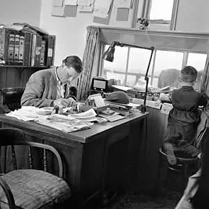 Munden: Man In An Office