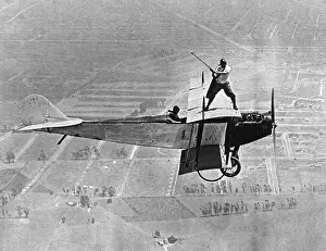 Bizzare: Man playes golf at a plane, 1925