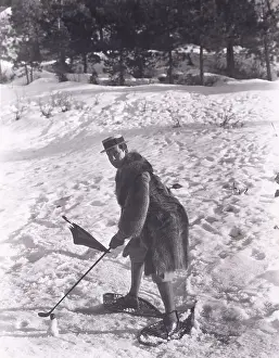 Raccoon: Man playing golf in the snow