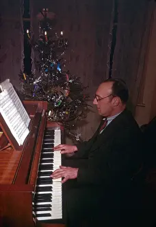 Keyboard: Man playing piano at Christmas