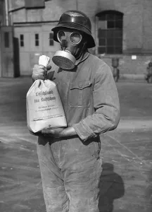 Extinguish: Man in protective clothing with fire extinguishing sand