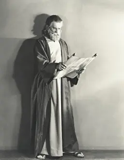 150806: Man in robe reading scroll