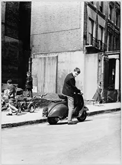 Vespa: MAN ON SCOOTER/1961