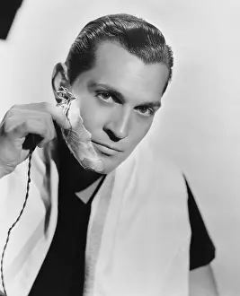 Razors: Man shaving