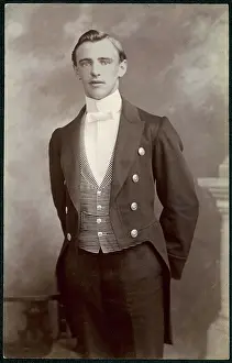 Smartly: Man in tails