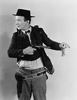 Demise: Man trying to shoot a lizard with a handgun