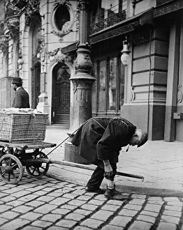 Goldenen: Man tugging a cart in front of the