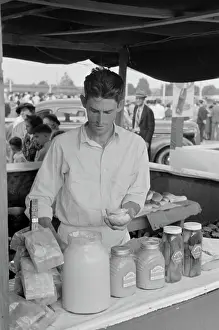 Hamburger: Man - Vendor - Occupations - Food - Fair