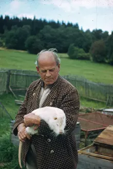 Heinz Zinram: Man with white coypu