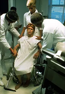 The Man Who Fell To Earth (1976)