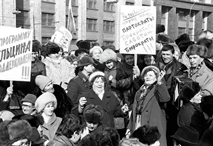 Equal: Manege Square rally in support of Soviet Union