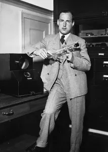 Improved: Manfred von Ardenne, 1933