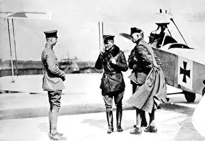 Manfred: Manfred von Richthofen with other pilots, 1915