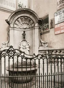 Urinating: Manneken Pis statue, Brussels, Belgium