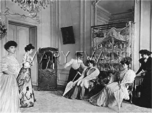 Stoles: MANNEQUINS MODEL DRESSES