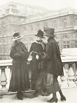 Staatsoper: Three mannequins in winter robes of