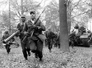 Bazookas: Manoeuvre of US army in Berlin Grunewald
