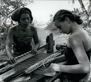 Handicrafts: Manufacturing - Sewing - Textiles - Weaving