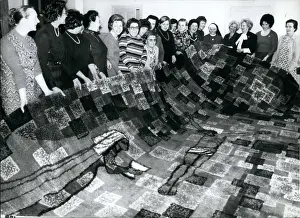 Quilt: Manufacturing - Sewing - Textiles - Weaving