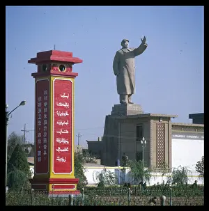 Tung: MAO STATUE