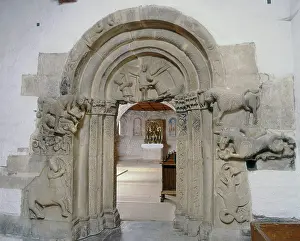 Merano: Marble portal with animal figures