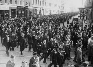 Hairdresser: March in Berlin on May 1, 1935