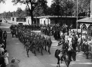 Mauser: March out of Doeberitz, 1935