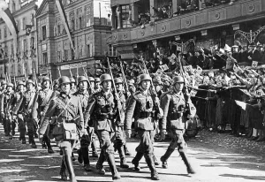 Jubilation: March-in of German troops in Kufstein, 1938
