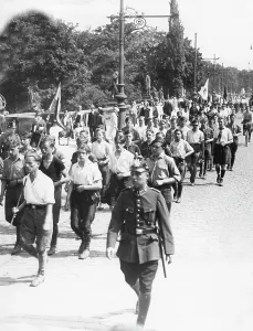 Fuer: March of right wing groups during the uniform ban, 1931
