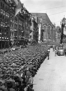 Sebaldus: March of the SA past the Adolf-Hitler-Platz