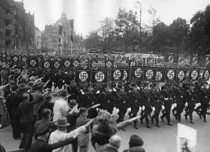 Karlsruhe: March of the SS standard bearers through Nuremberg