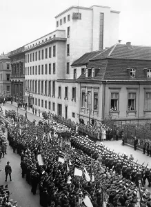 Roadside: Marching of the naval associations at the Reich