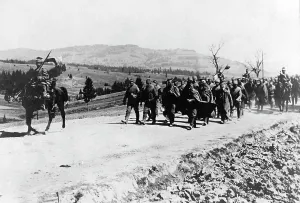 Detainees: Marching Russian prisoners of war, 1916