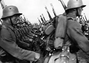 Gewehr: Marching soldiers, 1930