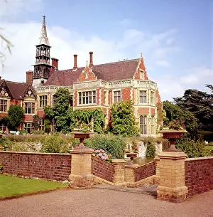 Mansions: MARESFIELD COURT
