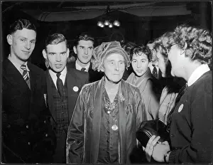 Henry Grant Collection: Margery Fry and students
