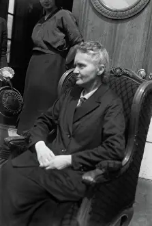Polish Born: Marie - Curie - Science - Famous