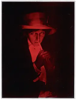 Stint: MARIE LOHR SMOKING