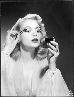 Mascara: MARIE WILSON/MASCARA